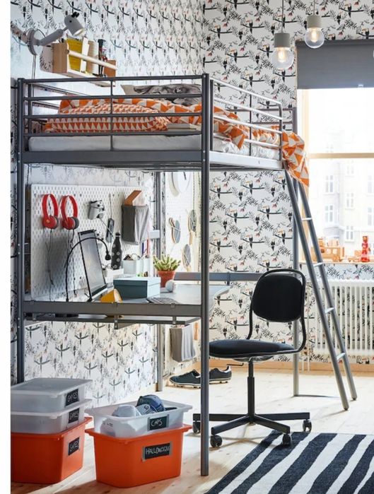 Łóżko piętrowe Ikea SVARTA z biurkiem i materacem. Super stan! PoLeCaM
