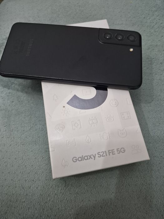 Samsung s21 FE smartfon