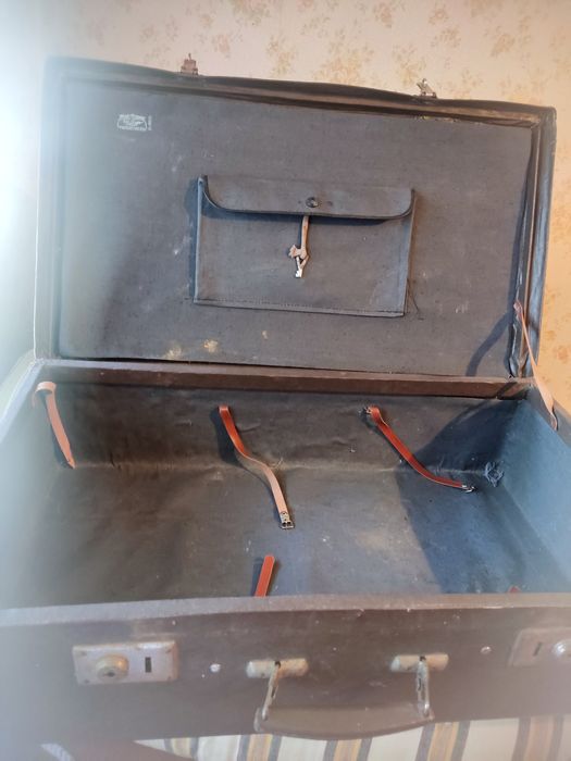 Чемодани. Ретро.