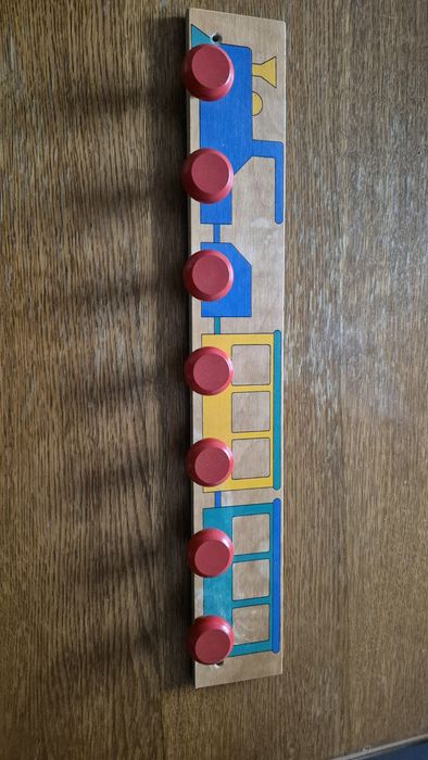 Wieszak drewniany dla dziecka