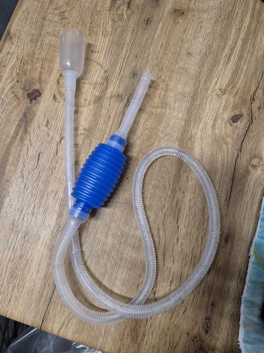 Pompka reczna do akwarium rybki