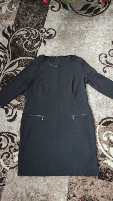 Продам женское платье.