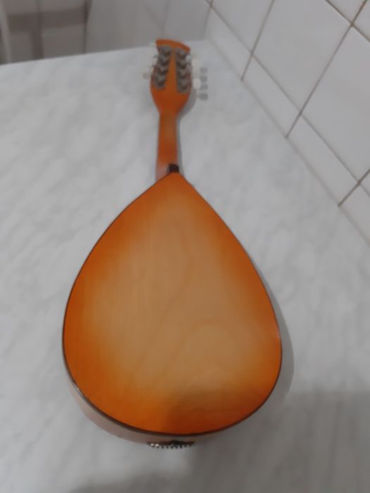 Продам мандолину 8-ми струнную