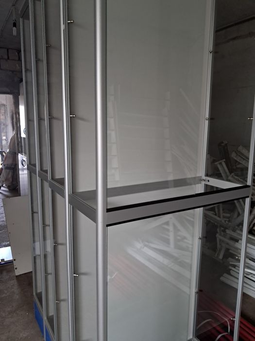 Скляна вітрина аптечна