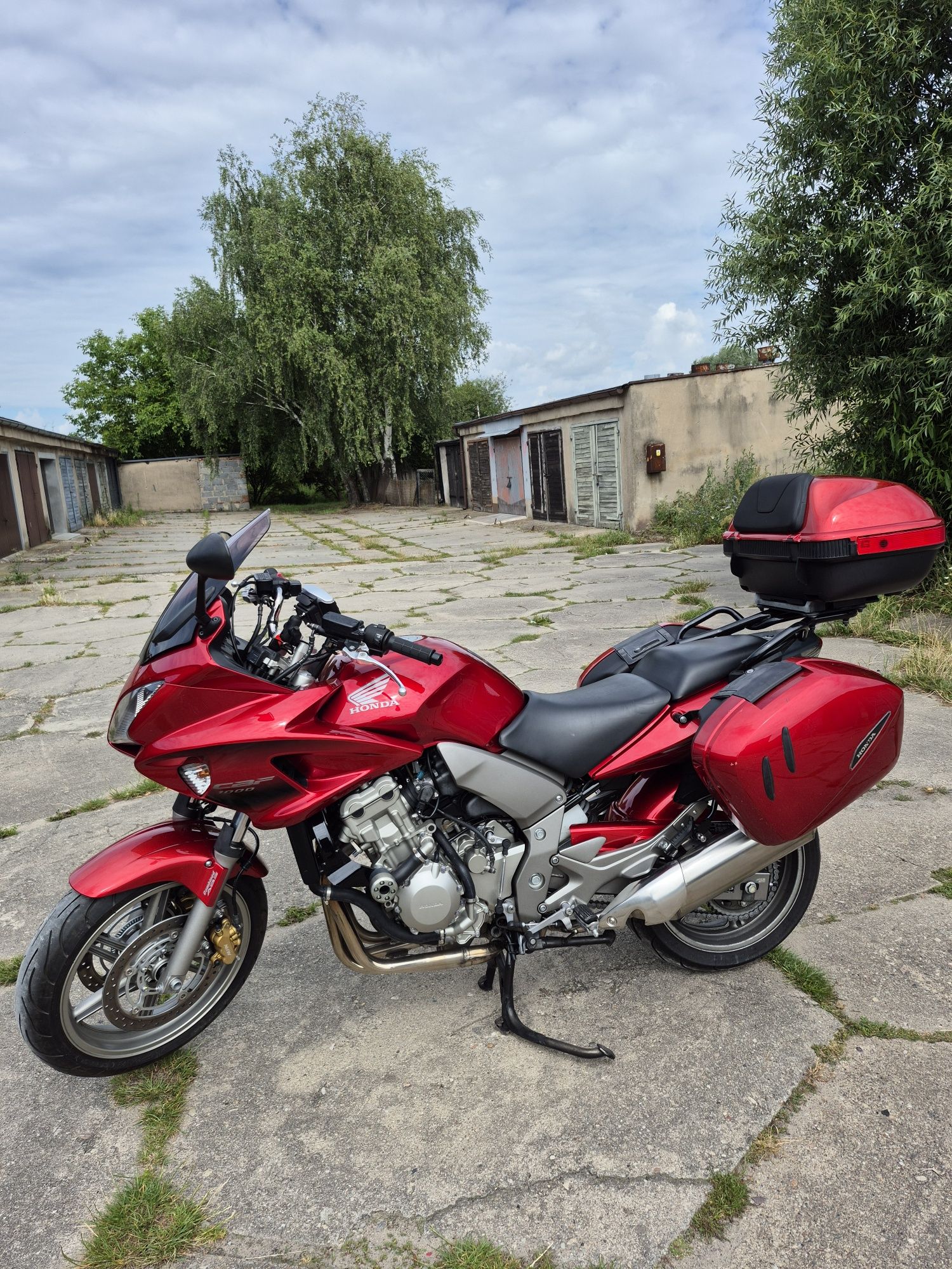 Sprzedam HONDA CBF 1000 PRZEBIEG TYLKO 13.300KM ROK 2009
