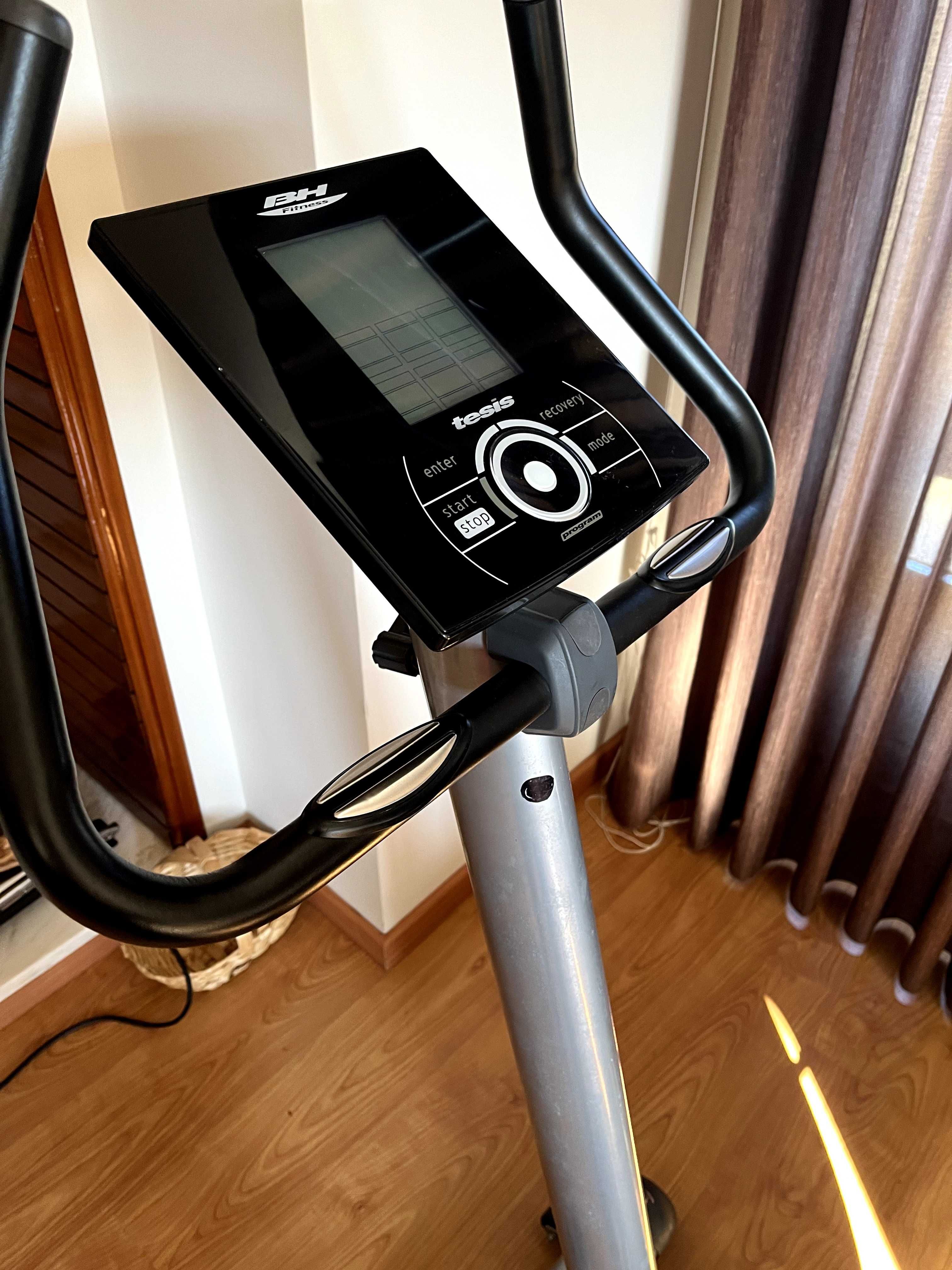 Bicicleta estática BH Fitness Tesis