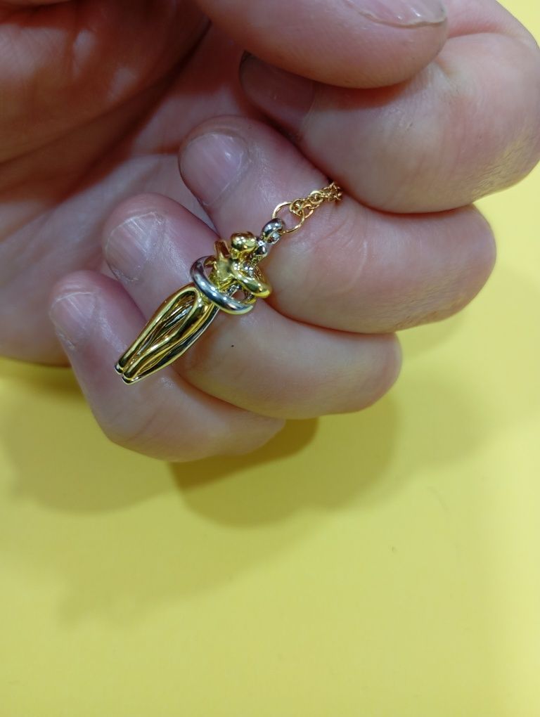 20€ cordão com pingente de casal abraçado entrego em Rio tinto ou envi