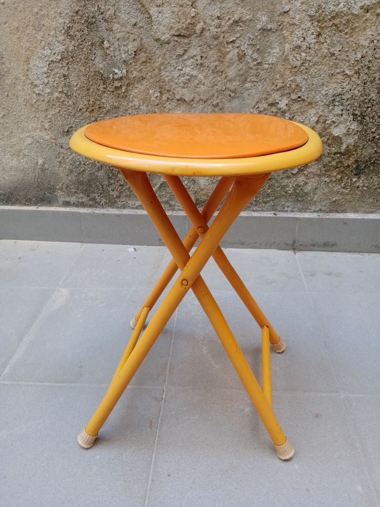 Banco Laranja pequeno