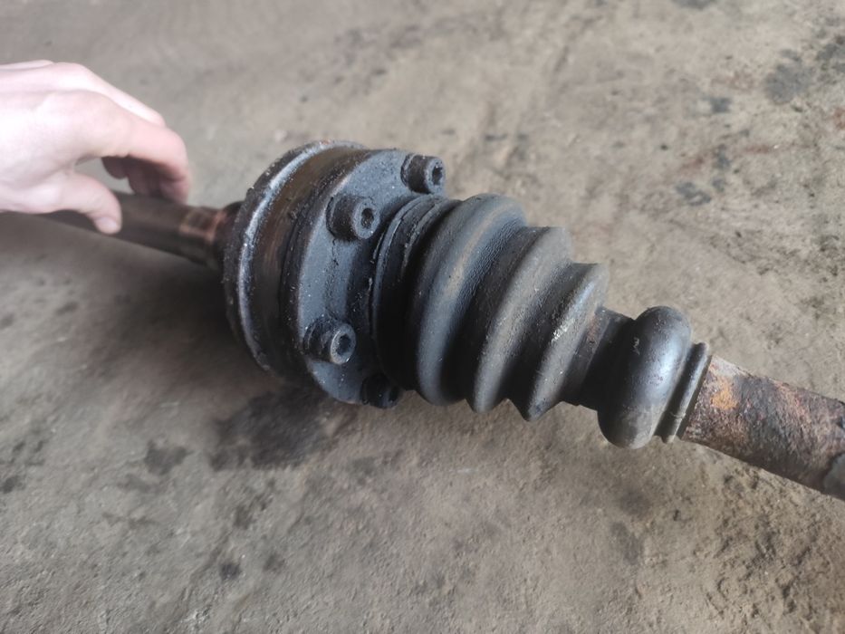 VW T4 1.9 TD półoś prawa poloska