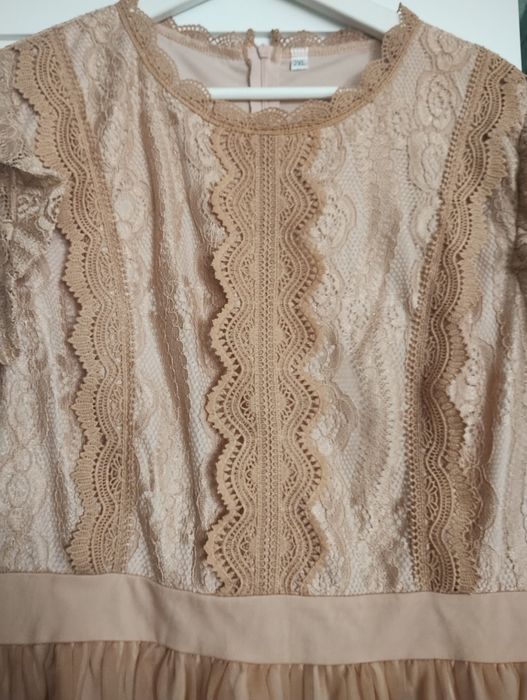 Sukienka koronkowa z tiulem