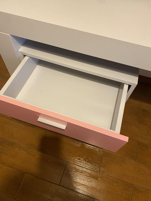 Moveis lacados em rosa