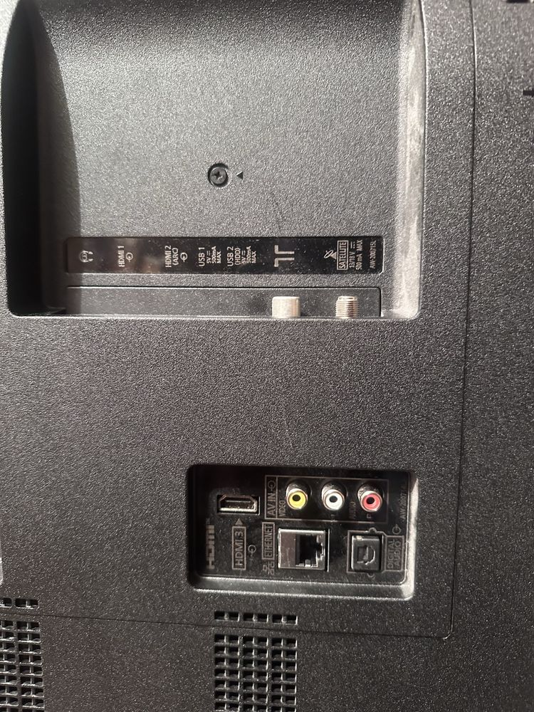 Telewizor Panasonic TX50-JX 8 10E uszkodzona matryca