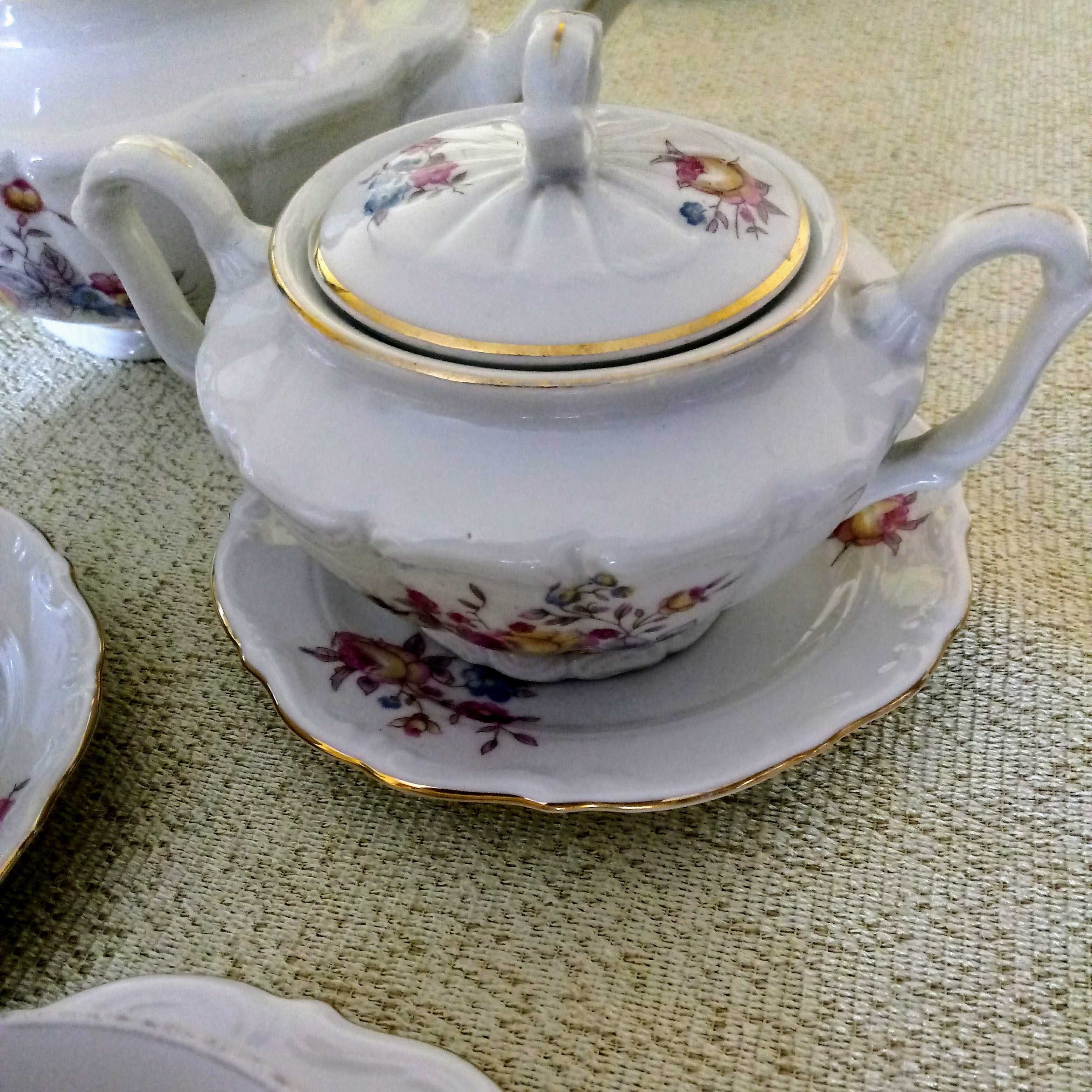 Serwis do herbaty i kawy, porcelana Wałbrzych lata 60.