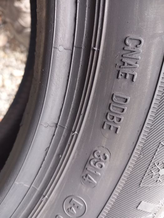 2x Opony Używane Zimowe 195/65R15 Uniroyal