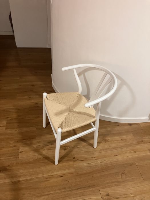 Cadeira wishbone branca
