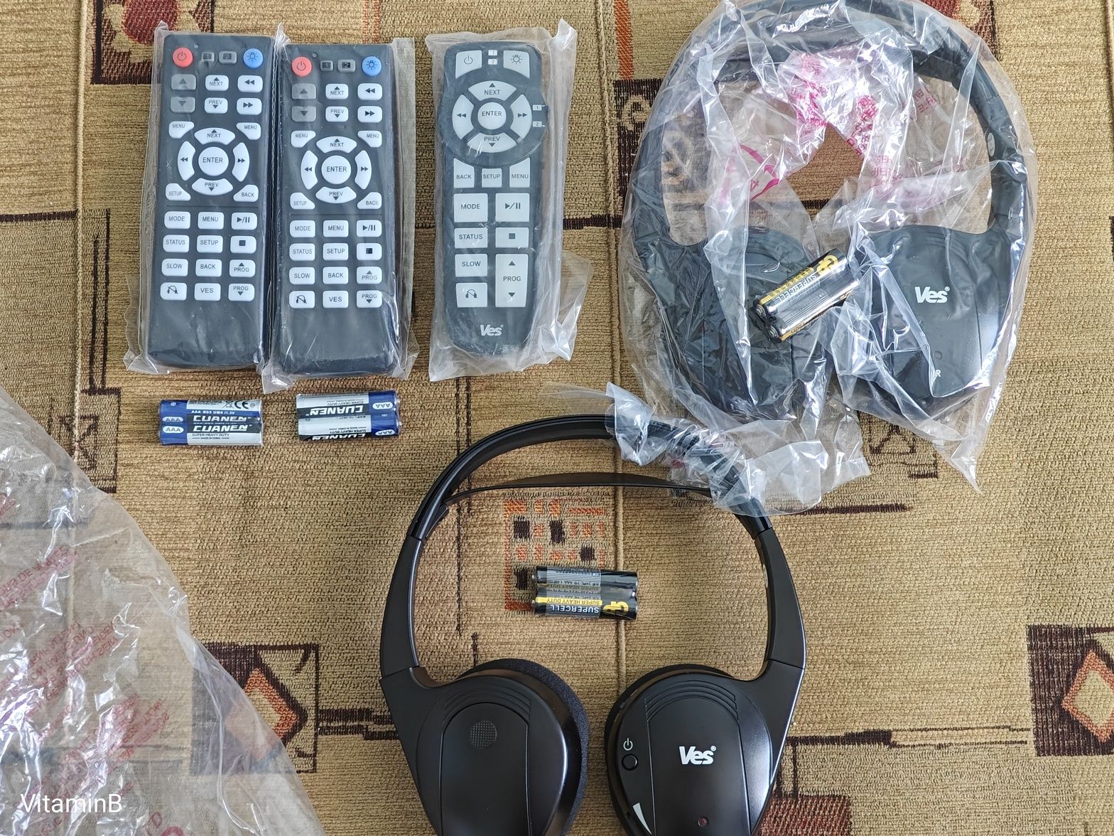Słuchawki i pilot VES DVD uconnect
