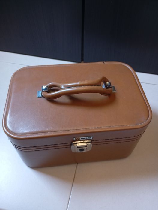 Necessaire antigo com espelho