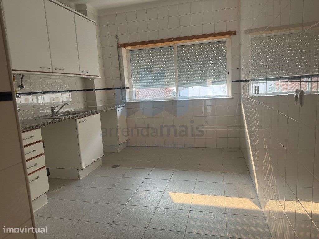 Coimbra, Santa Clara, arrenda-se T1 com garagem