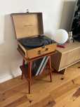 Crosley gramofon vinyl winyl player + stolik Crosley Manchaster