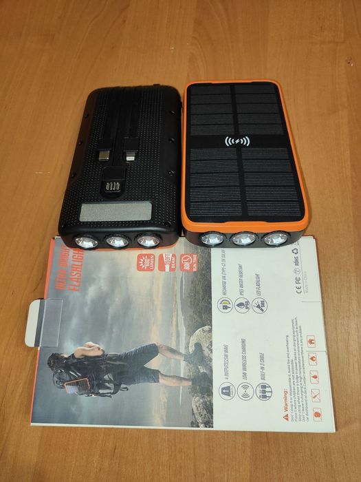 Павербанк на сонячній батареї  +ліхтар
