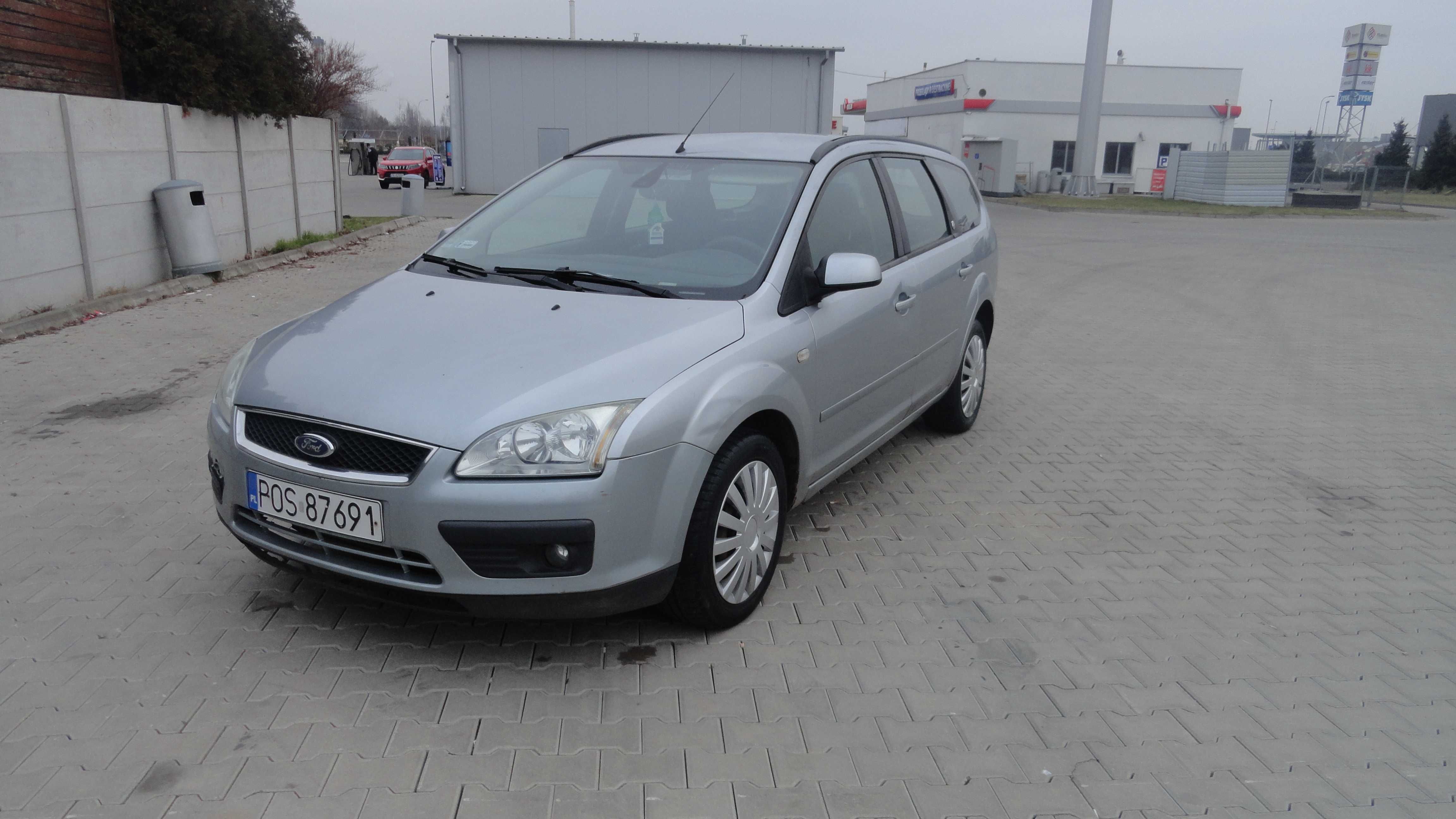 Błotnik lewy przód przedni Ford Focus MK2 kod koloru DA3