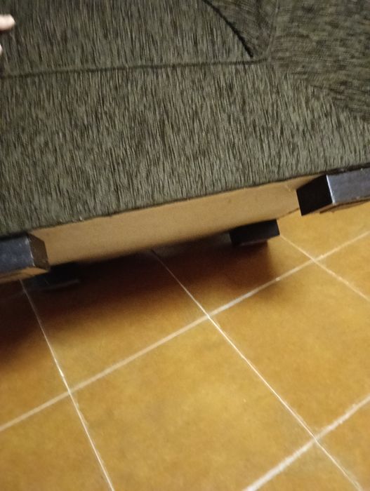 2 sofás castanho escuro em bom estado