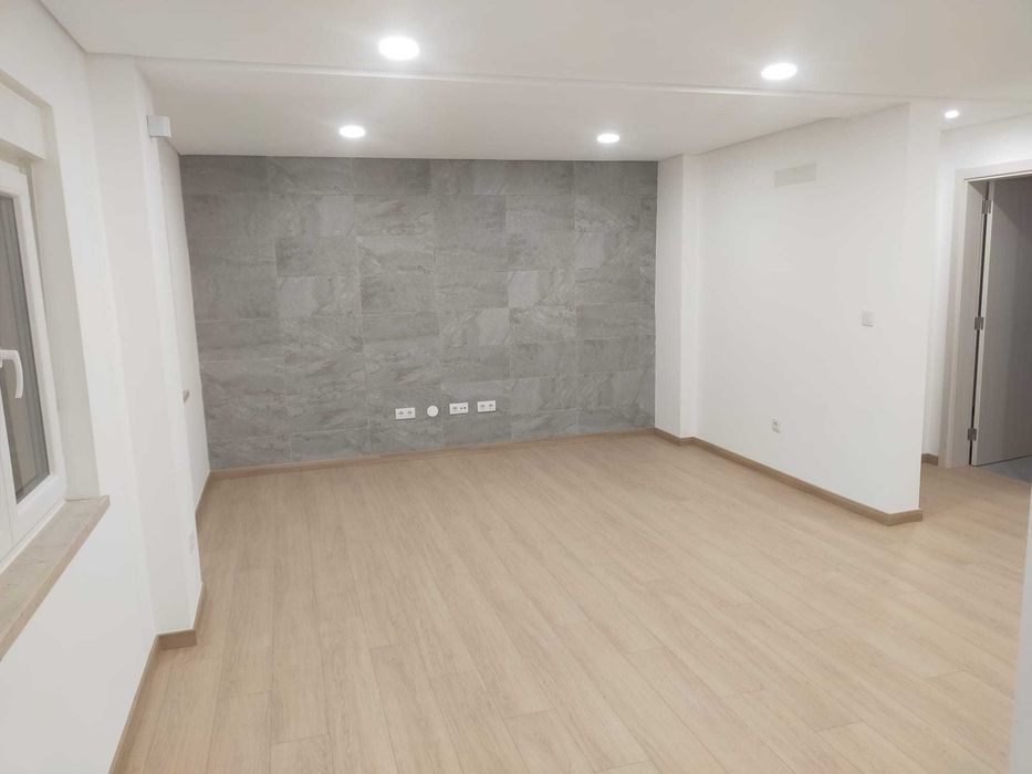 Moradia T2+1 com Logradouro no centro de São João da Talha