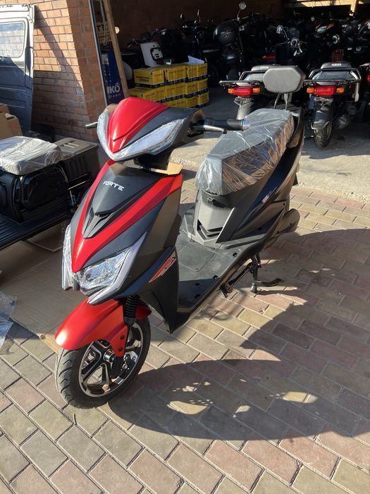 скутер Suzuki Burgman 200 без пробігу по Україні з Японії