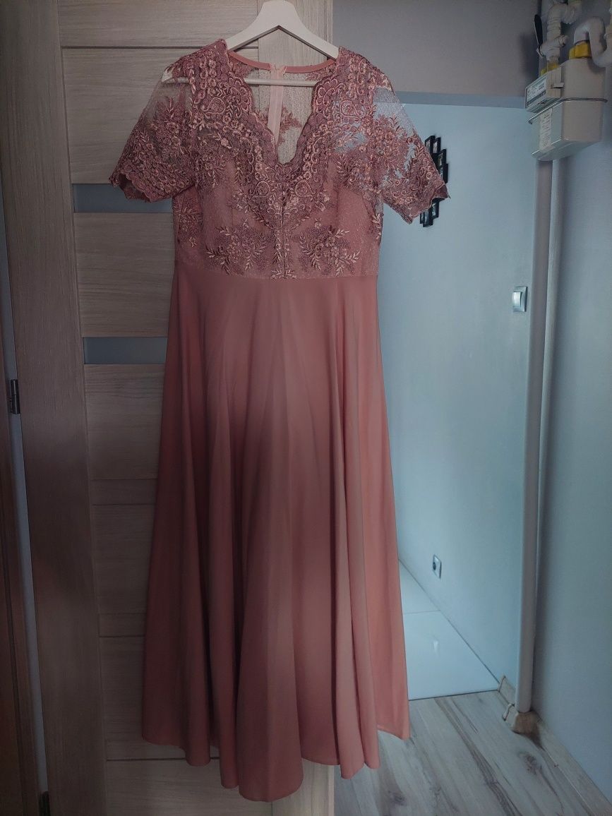 Długa różowa sukienka rozmiar 44.