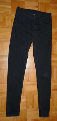 Czarne jeansy 134cm