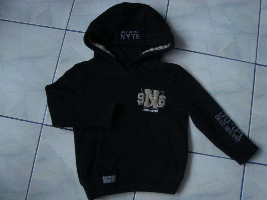 Bluza dziecięca z kapturem wkładana przez głowę