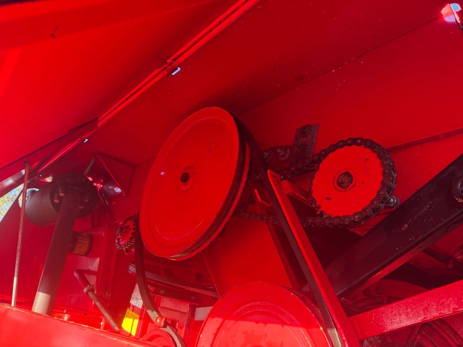 Комбайн зернозбиральний Massey Ferguson 16