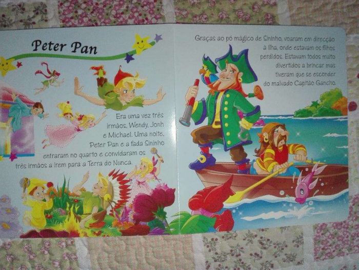 Livro com textura como novo