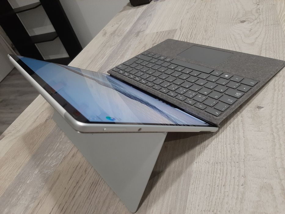 Surface Pro 9 - i7 + Teclado + Sim Pen