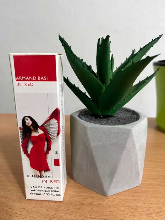 Жіноча парфумована вода Armand Basi in Red, 10 мл