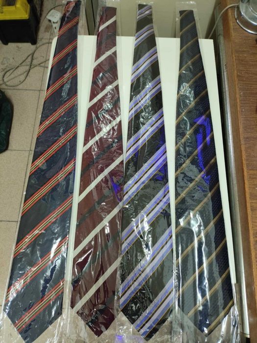 Gravatas FERRARA  Novas com etiqueta Vintage