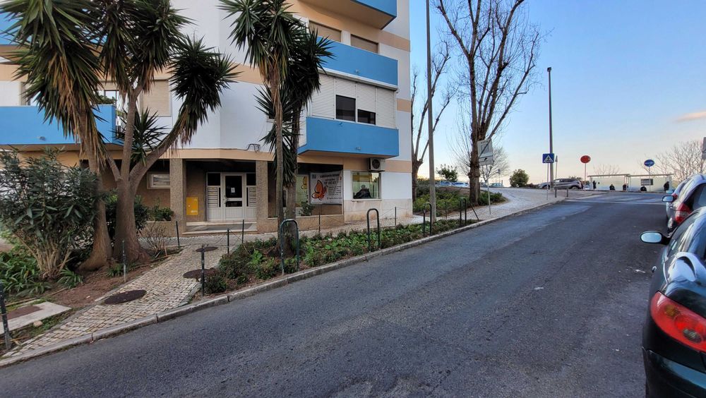 Cabeleireiro   e Barbeiro Carnaxide  pronto começar trabalhar