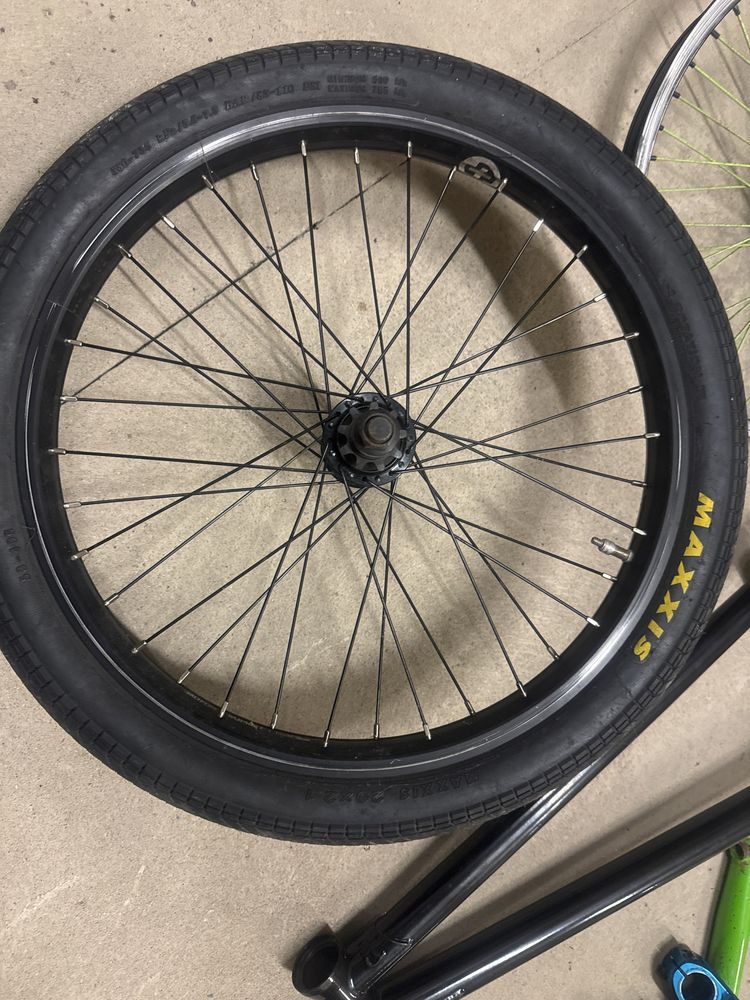 Bmx czesci rama felgi kola kolo schwalbe opona support mostek