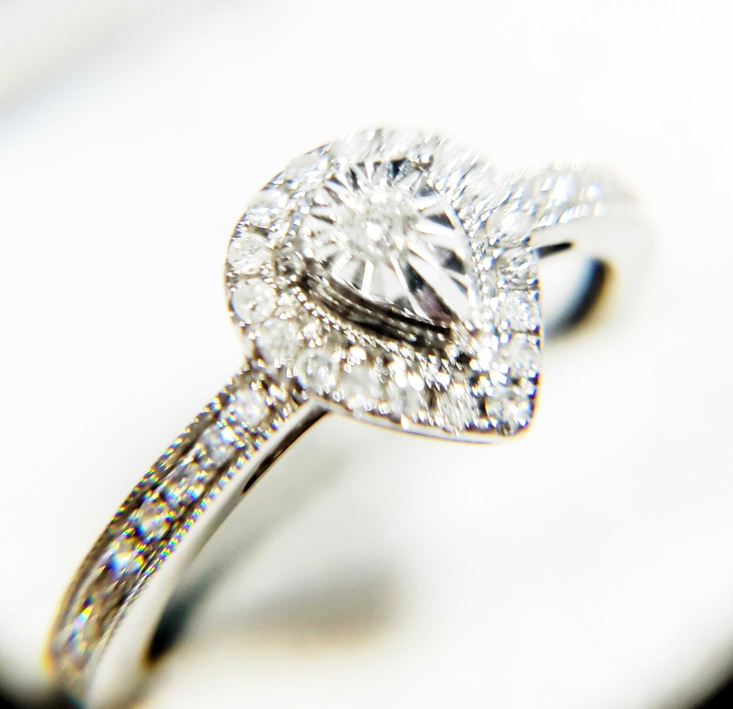 Pierścionek z białego Złota brylant  0.15 ct p.375/9K R.11