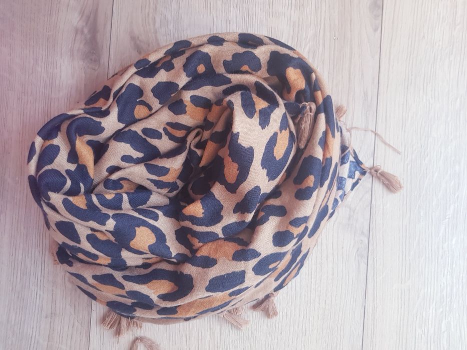 Dlugi szal damski wzor lampart marki Top Vintage