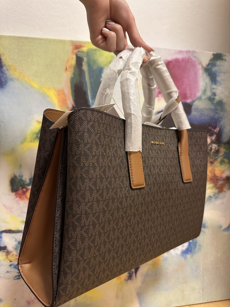 Жіноча сумка із колекції Michael Kors