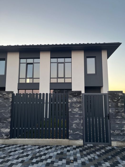 Продам двоперховий дуплекс у с.Боратин біля Луцька