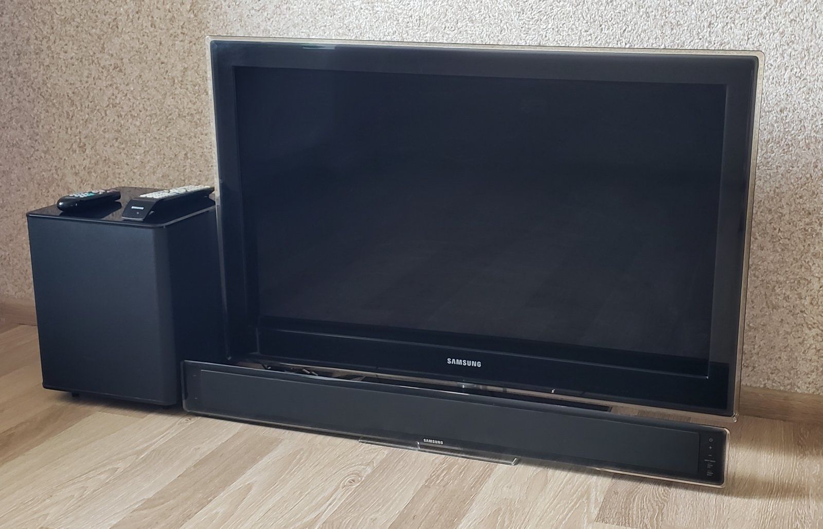 Продам LED-телевізор SAMSUNG UE40B7020WWXUA