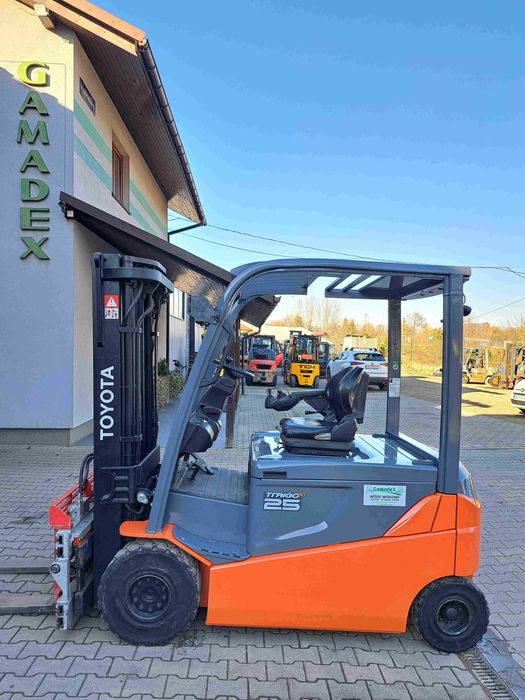 Wózek widłowy elektryczny Toyota 8FBMT25 2,5t, 2019r, Triplex 4,7m,UDT