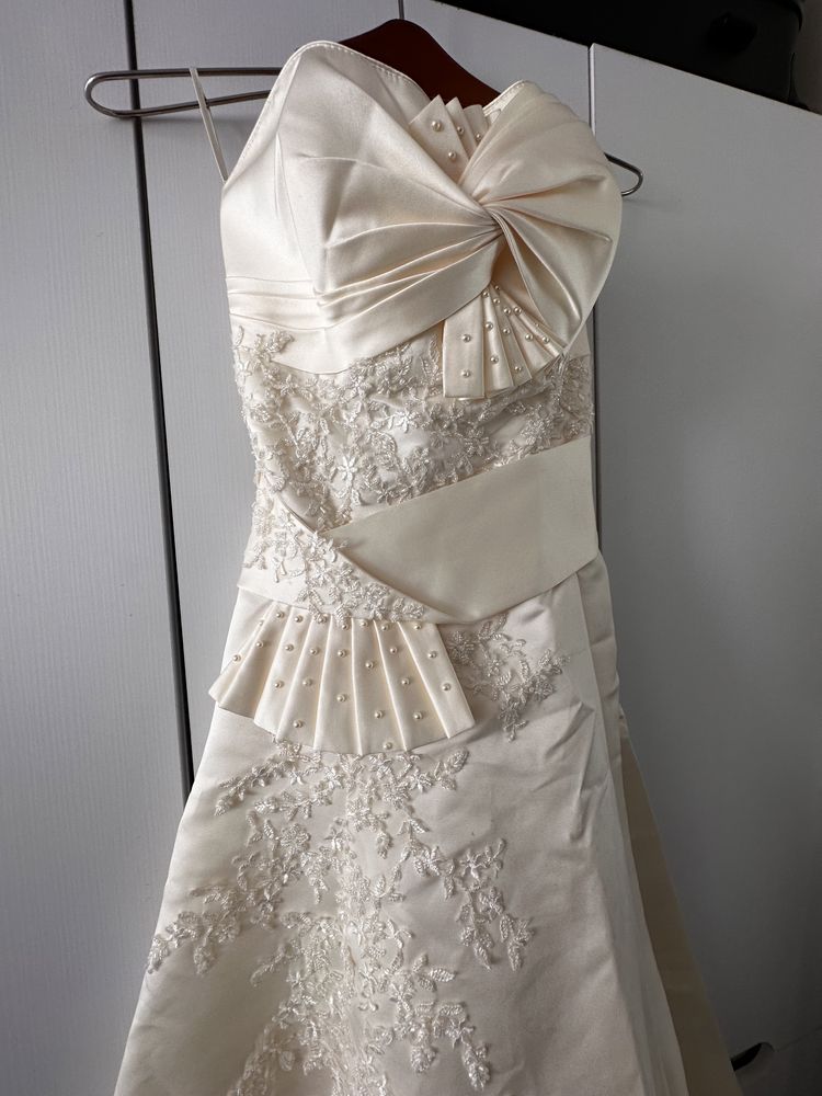 Весільна сукня айвори