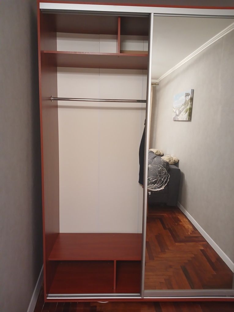 Шкаф купе цвета яблоня