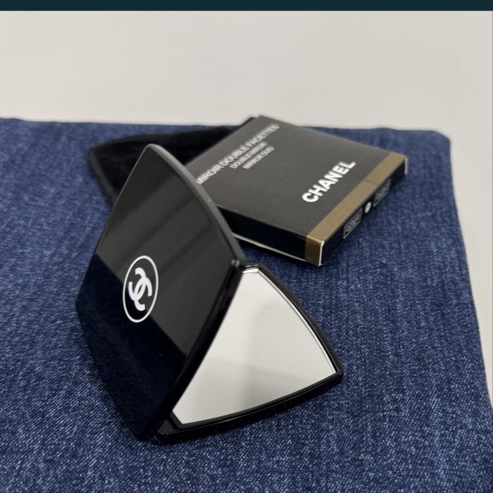 Дзеркало для макіяжу Chanel