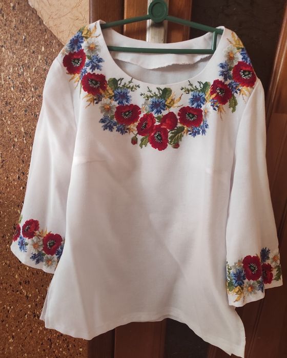 Жіноча вишиванка