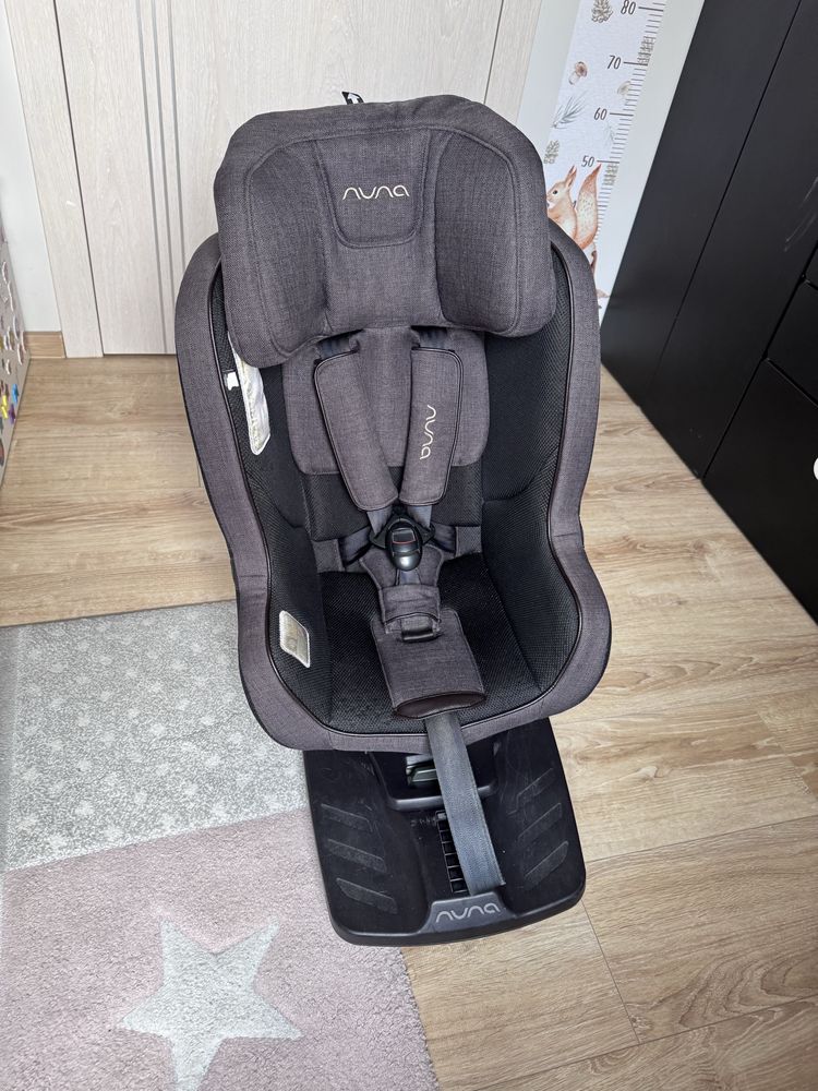 Nietuzinkowy fotelik obrotowy 360 Nuna Rebl Plus BDB stan  0-18 kg