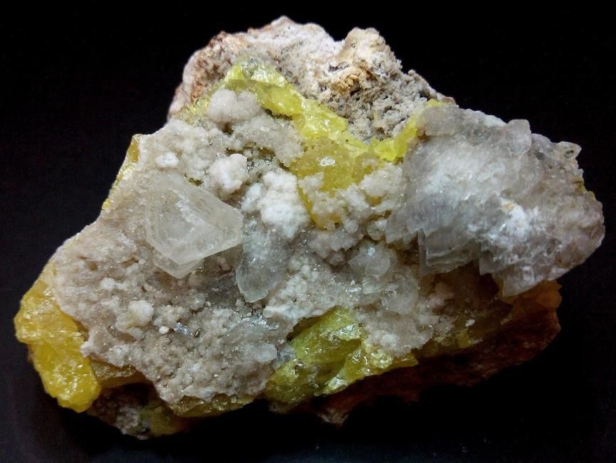 Mineral Enxofre cristais em matrix